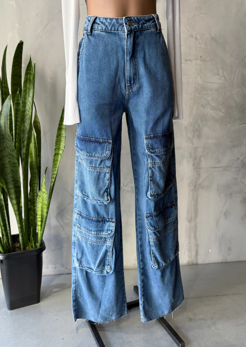 Calça Jeans Feminina Wide Leg Cargo com Bolso Faca