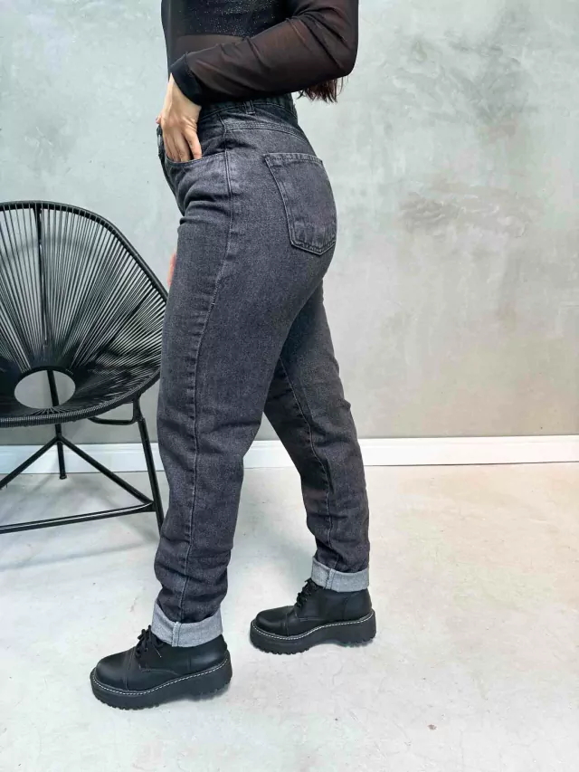 Calça Jeans Mom Preta Estonada