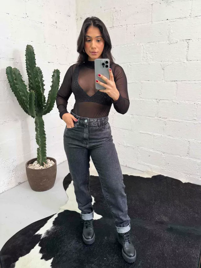 Calça Jeans Mom Preta Estonada