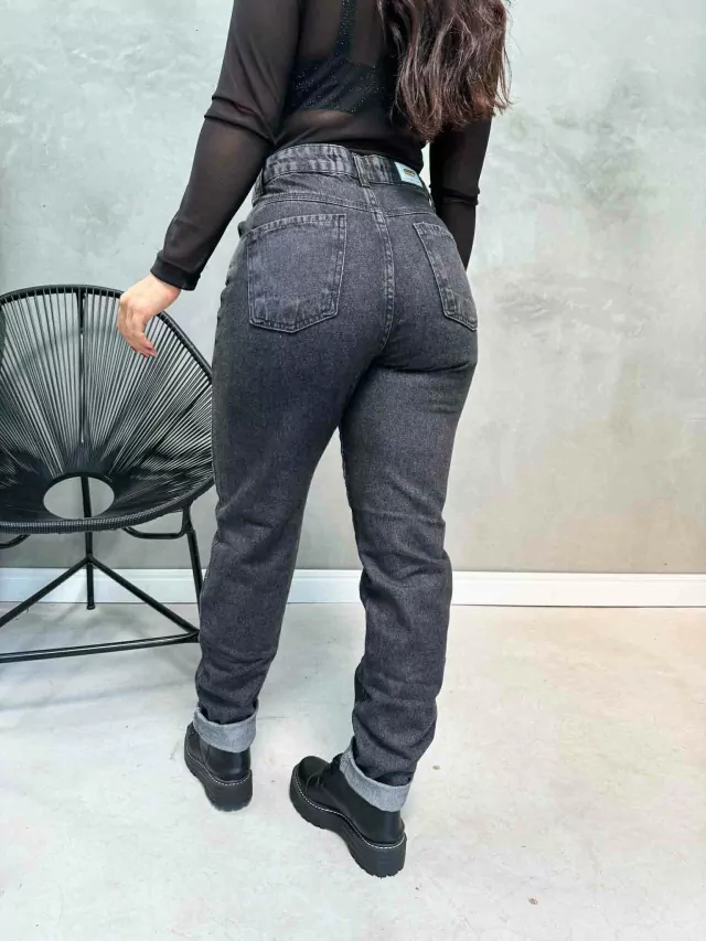 Calça Jeans Mom Preta Estonada