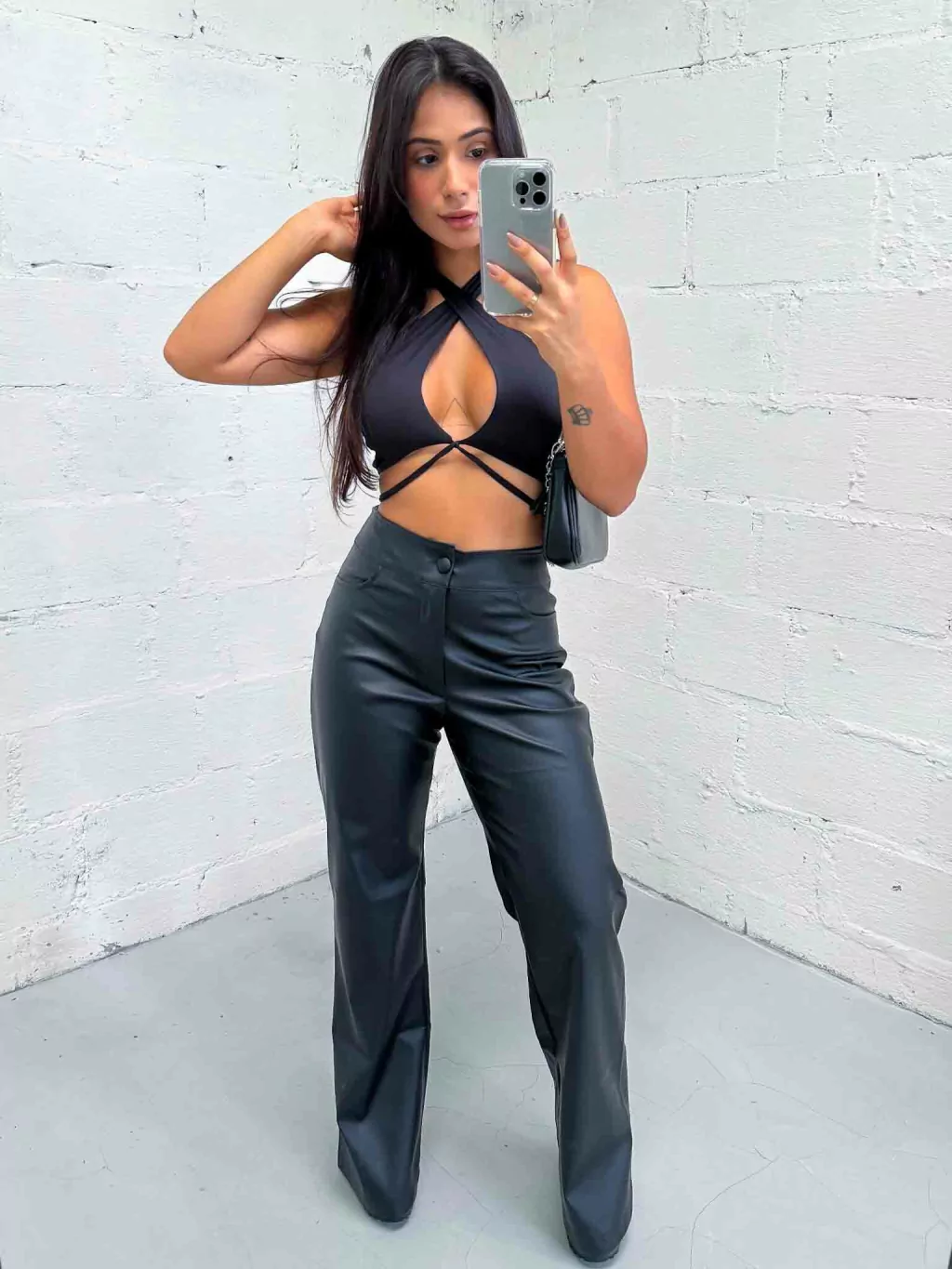 Calça Wide Leg Corino Lisa