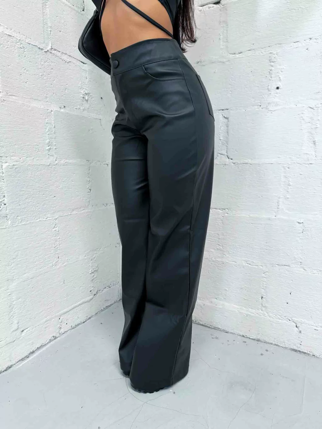 Calça Wide Leg Corino Lisa