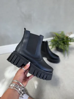 Coturno Chelsea Tratorado Preto sem Cadarço