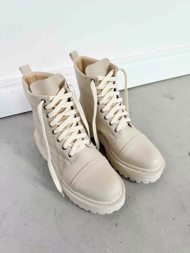 Coturno Tradicional Off White Feminino