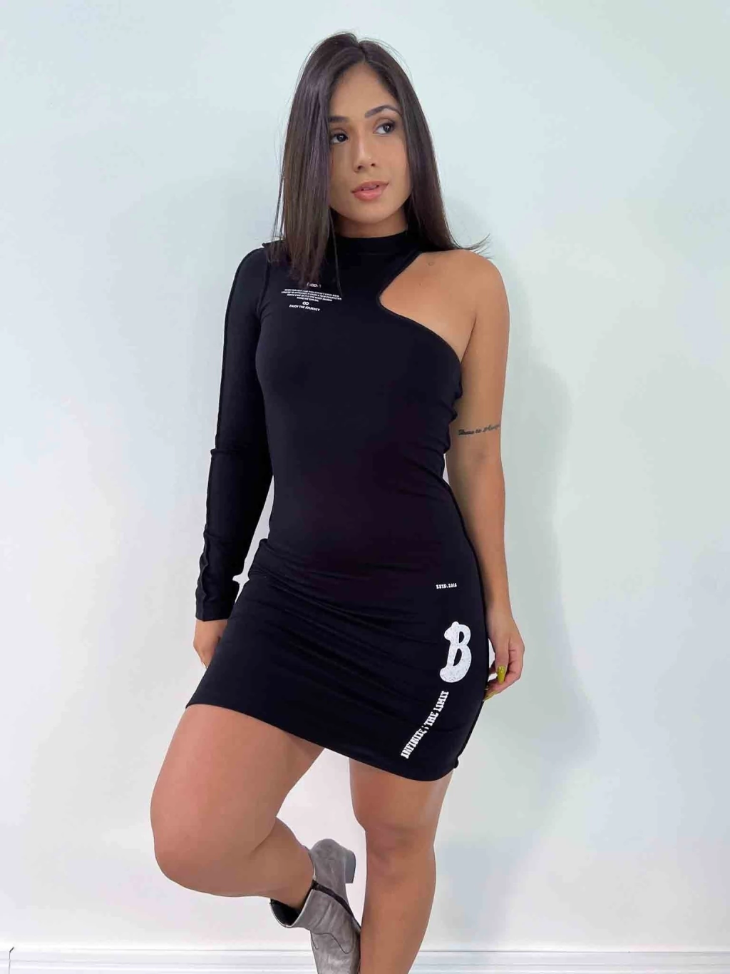 Vestido Curto Ombro Manga So Longa Booq