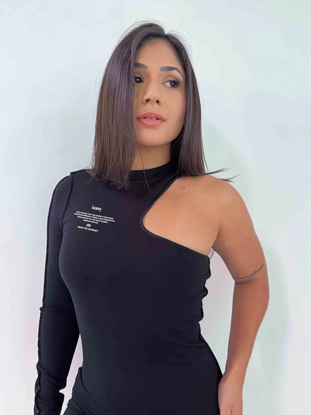 Vestido Curto Ombro Manga So Longa Booq