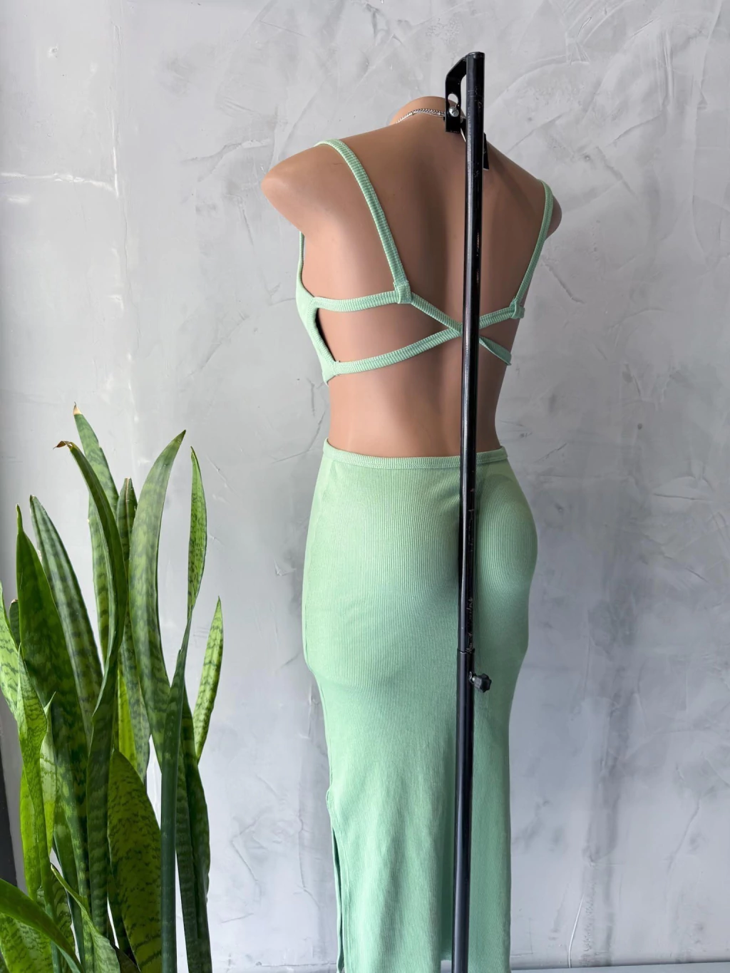 Vestido Midi Canelado com Recorte