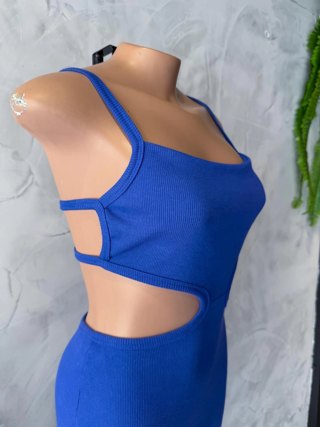 Vestido Midi Canelado com Recorte