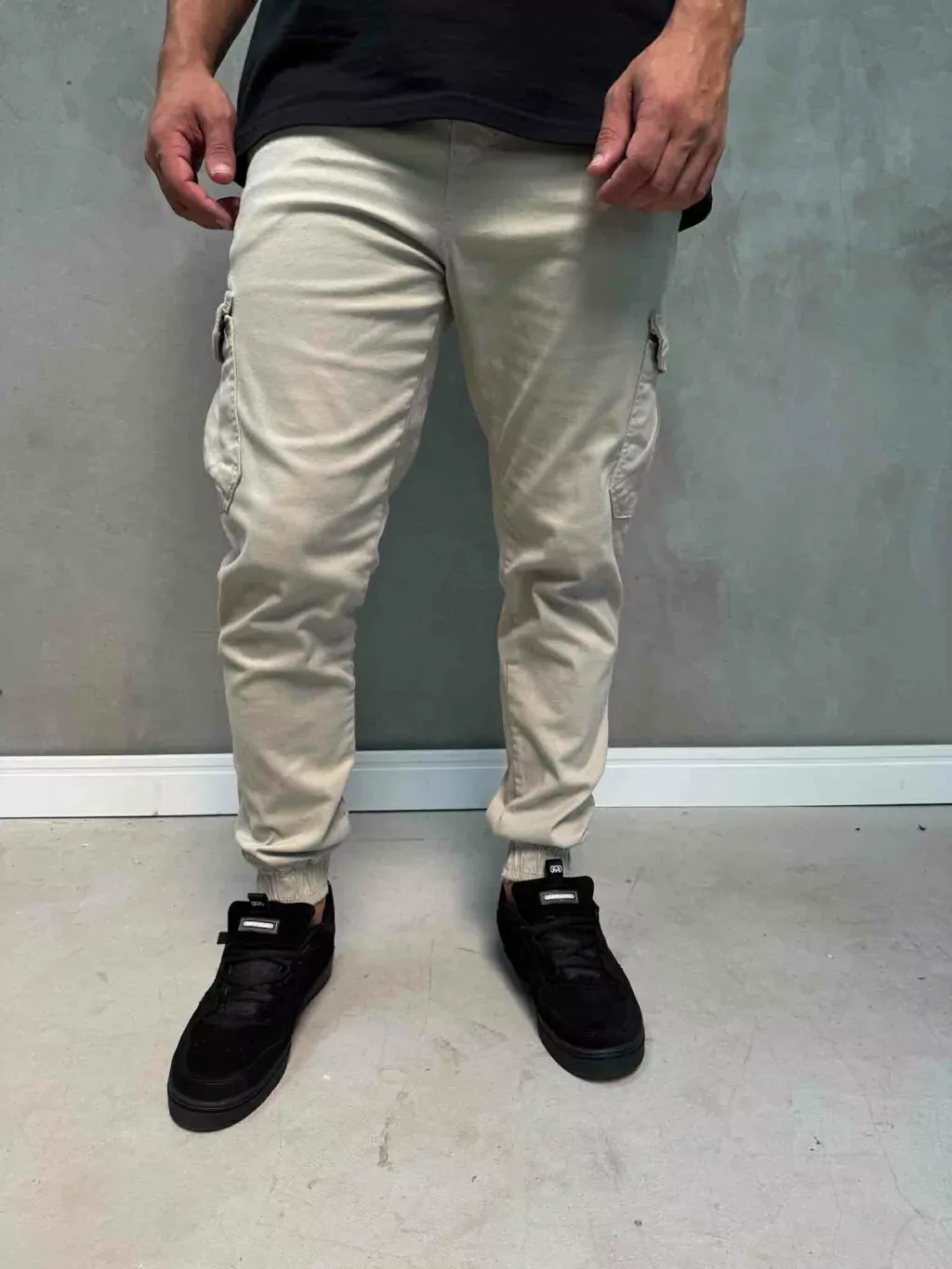 Calça Jogger Cargo Lisa - Imagem 11