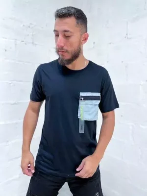 Camiseta Booq com Bolso e Puxador