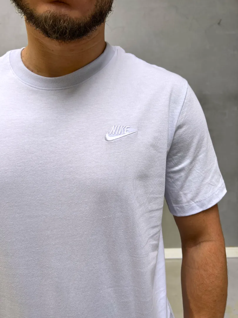 Camiseta Nike Básica Tee Bordado - Imagem 5