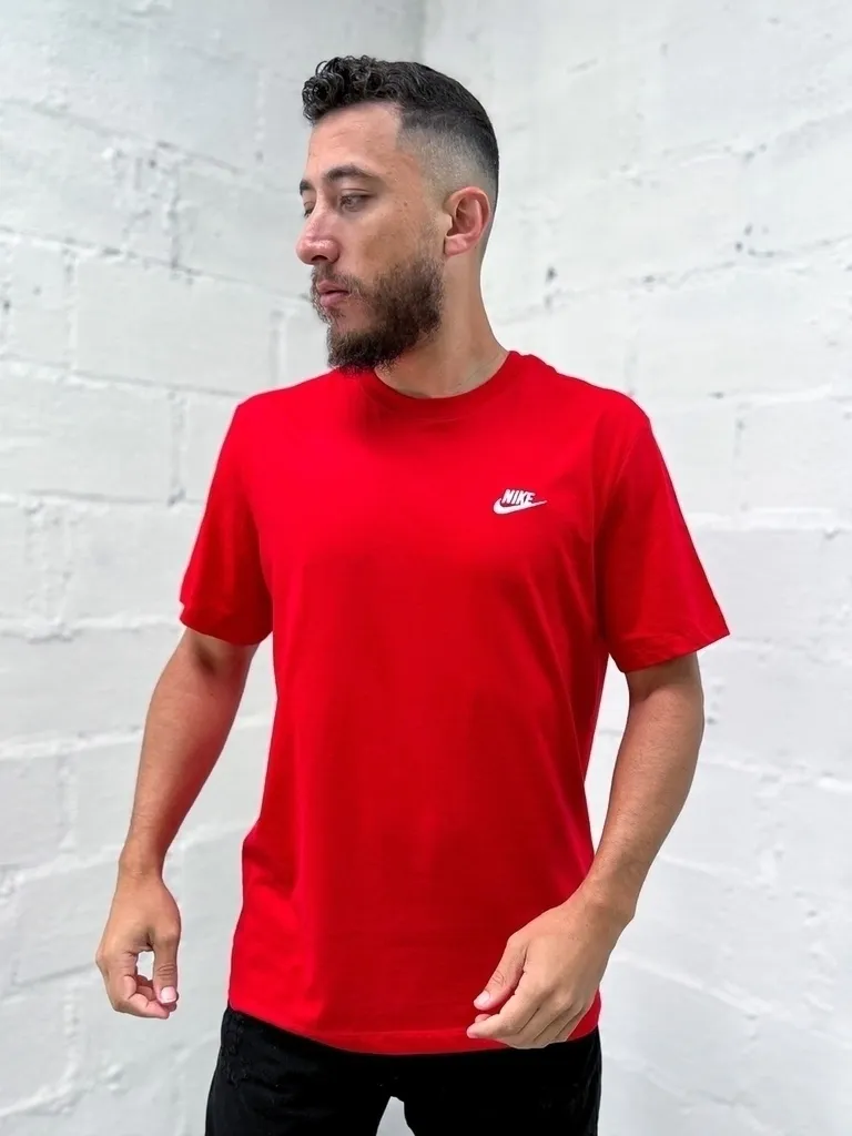 Camiseta Nike Básica Tee Bordado vermelho