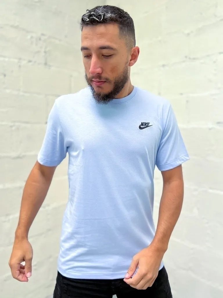 Camiseta Nike Básica Tee Bordado azul