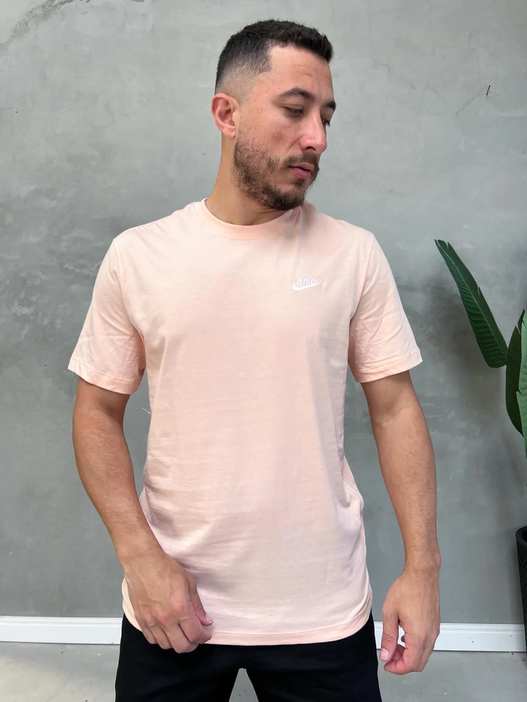 Camiseta Nike Básica Tee Bordado rosa claro