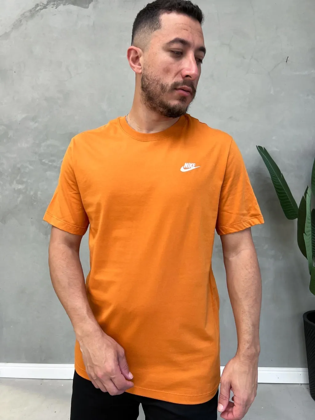 Camiseta Nike Básica Tee Bordado laranja