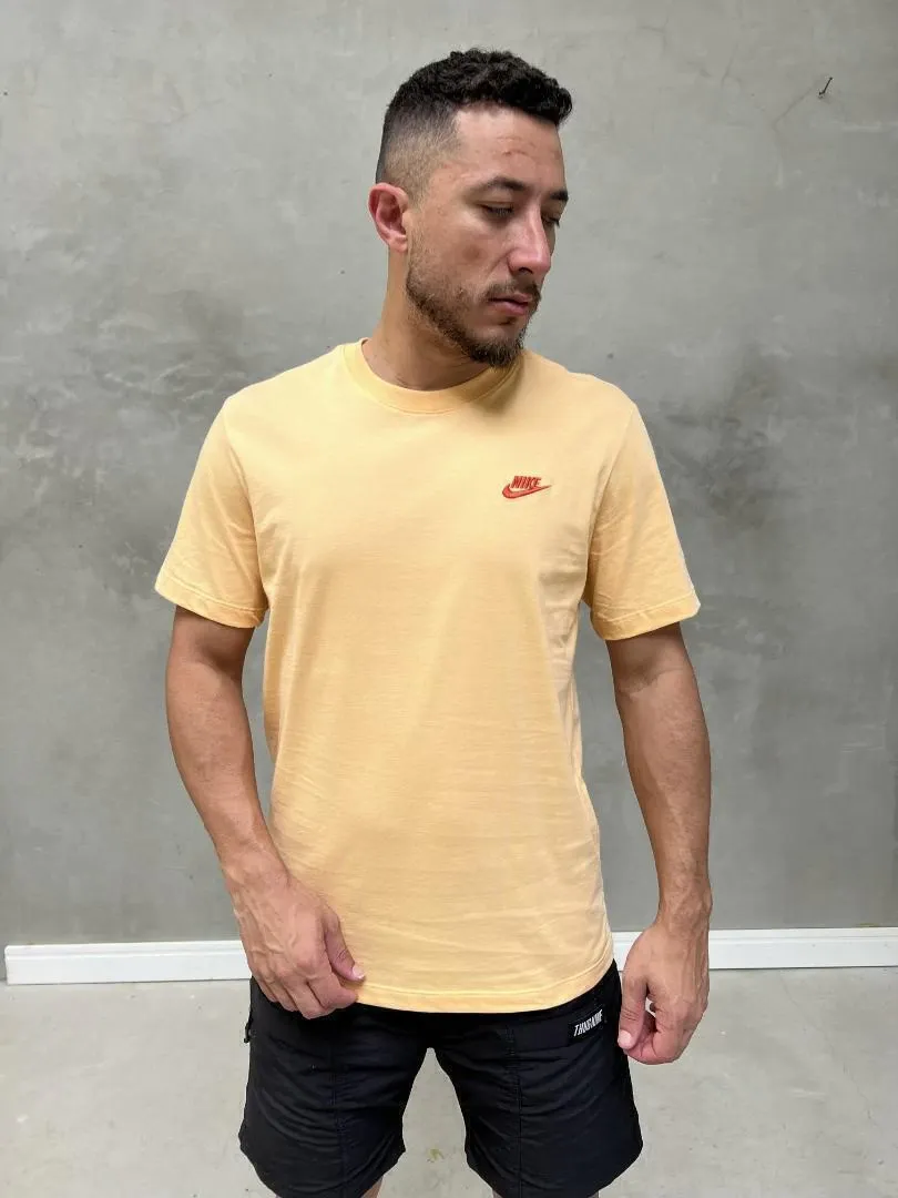 Camiseta Nike Básica Tee Bordado pessego