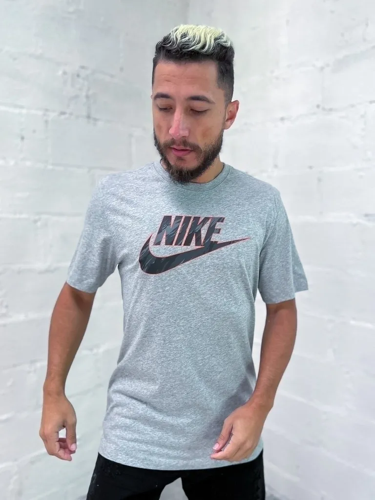 Camiseta Nike Logo Com Contorno