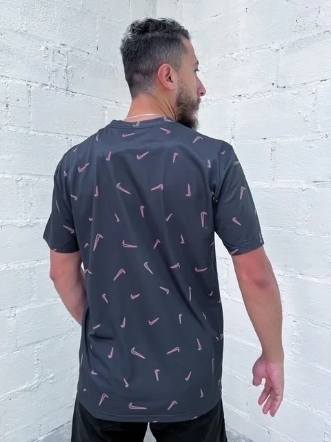 Camiseta Nike Logomania Preta - Imagem 3