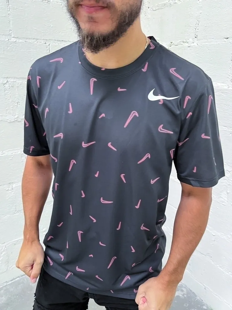 Camiseta Nike Logomania Preta - Imagem 2