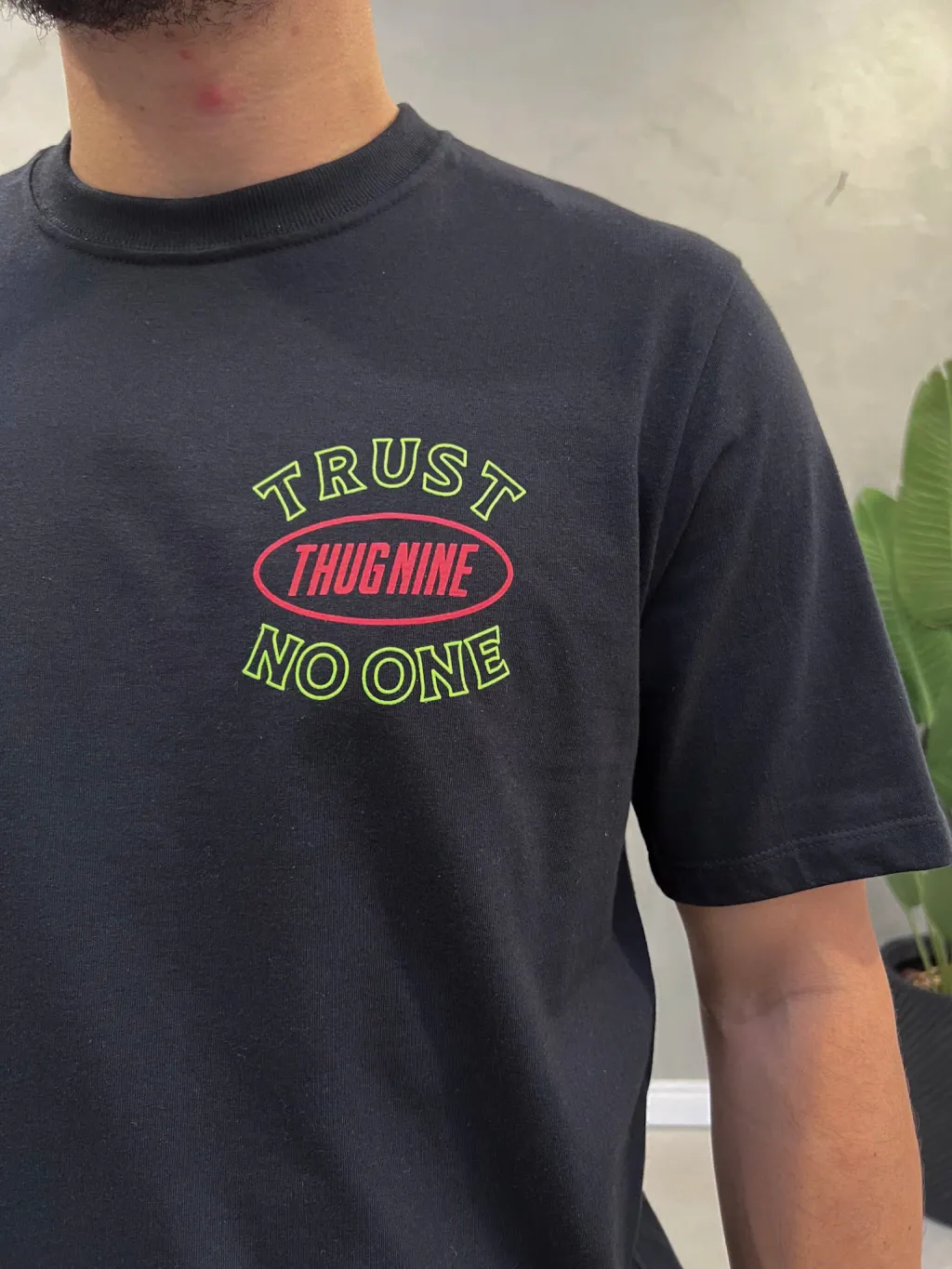 Camiseta Thug Nine Trust No One - Imagem 4
