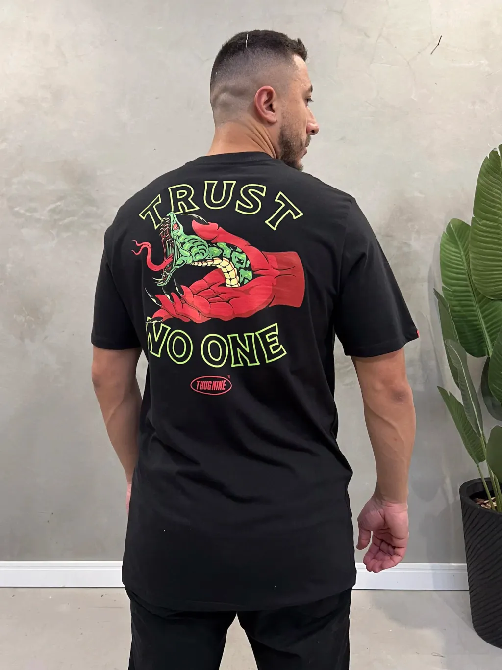 Camiseta Thug Nine Trust No One