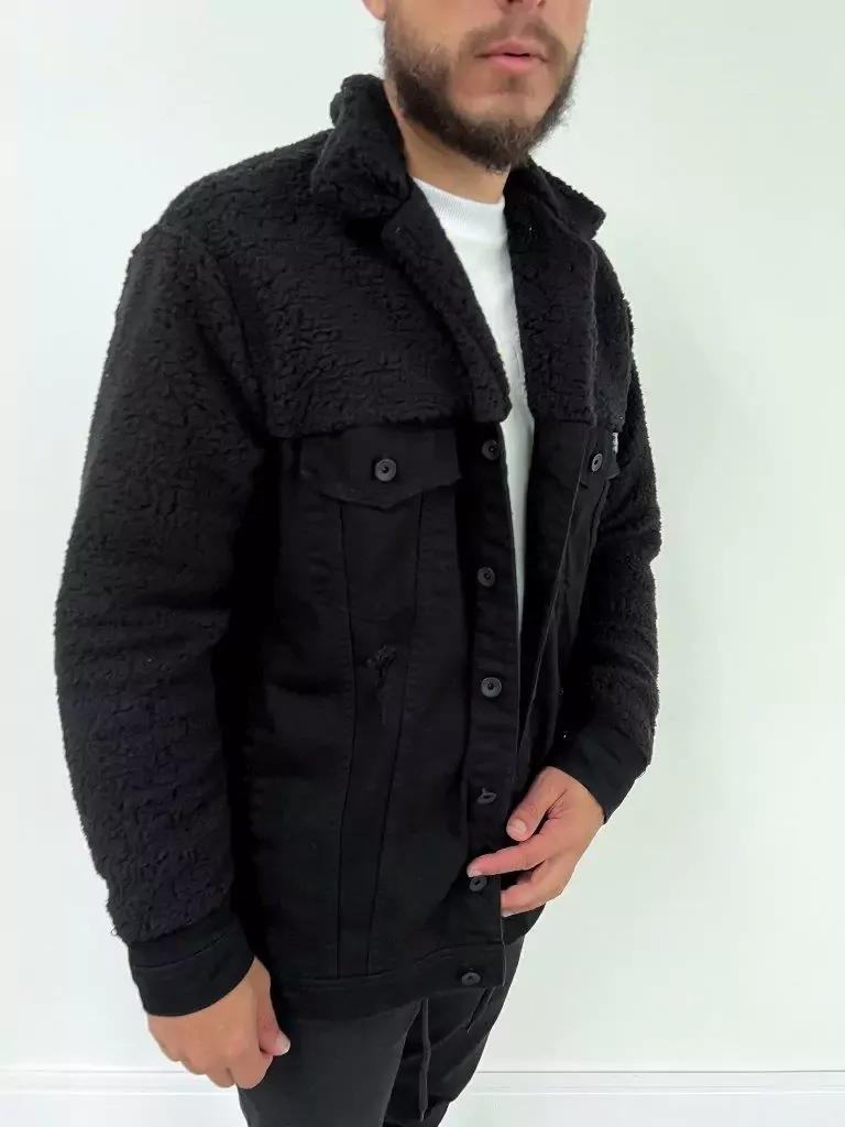 Jaqueta Jeans Preta com Pelo na Parte Superior Dgn