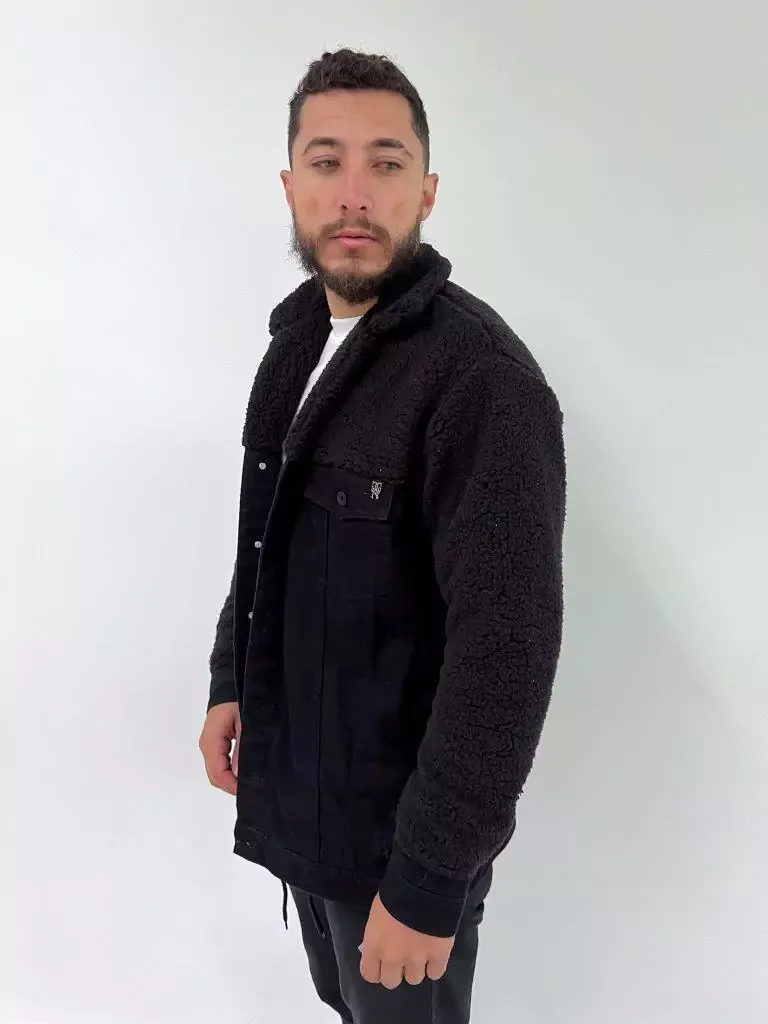 Jaqueta Jeans Preta com Pelo na Parte Superior Dgn