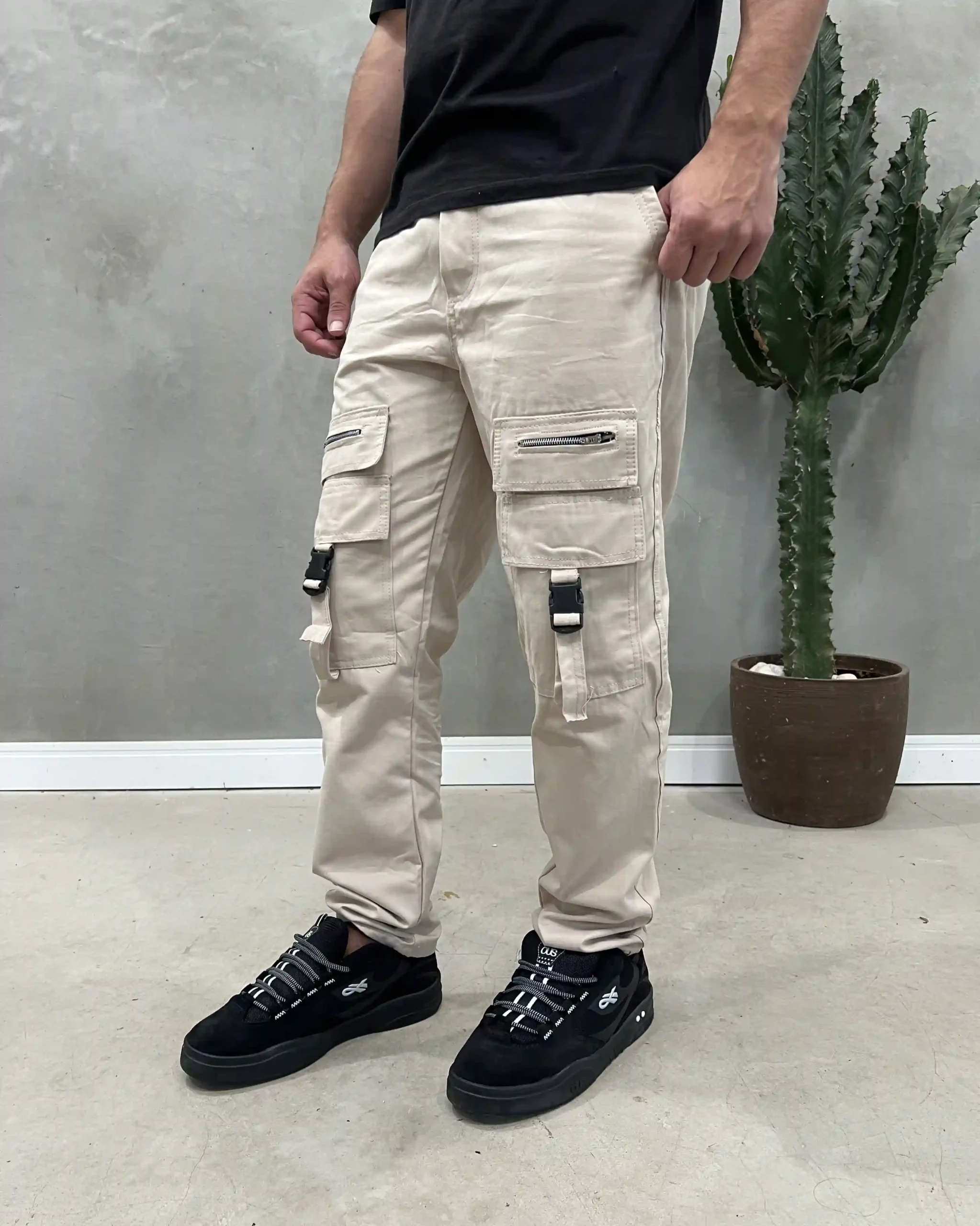 Calça Street Bolso e Fechos Frontais