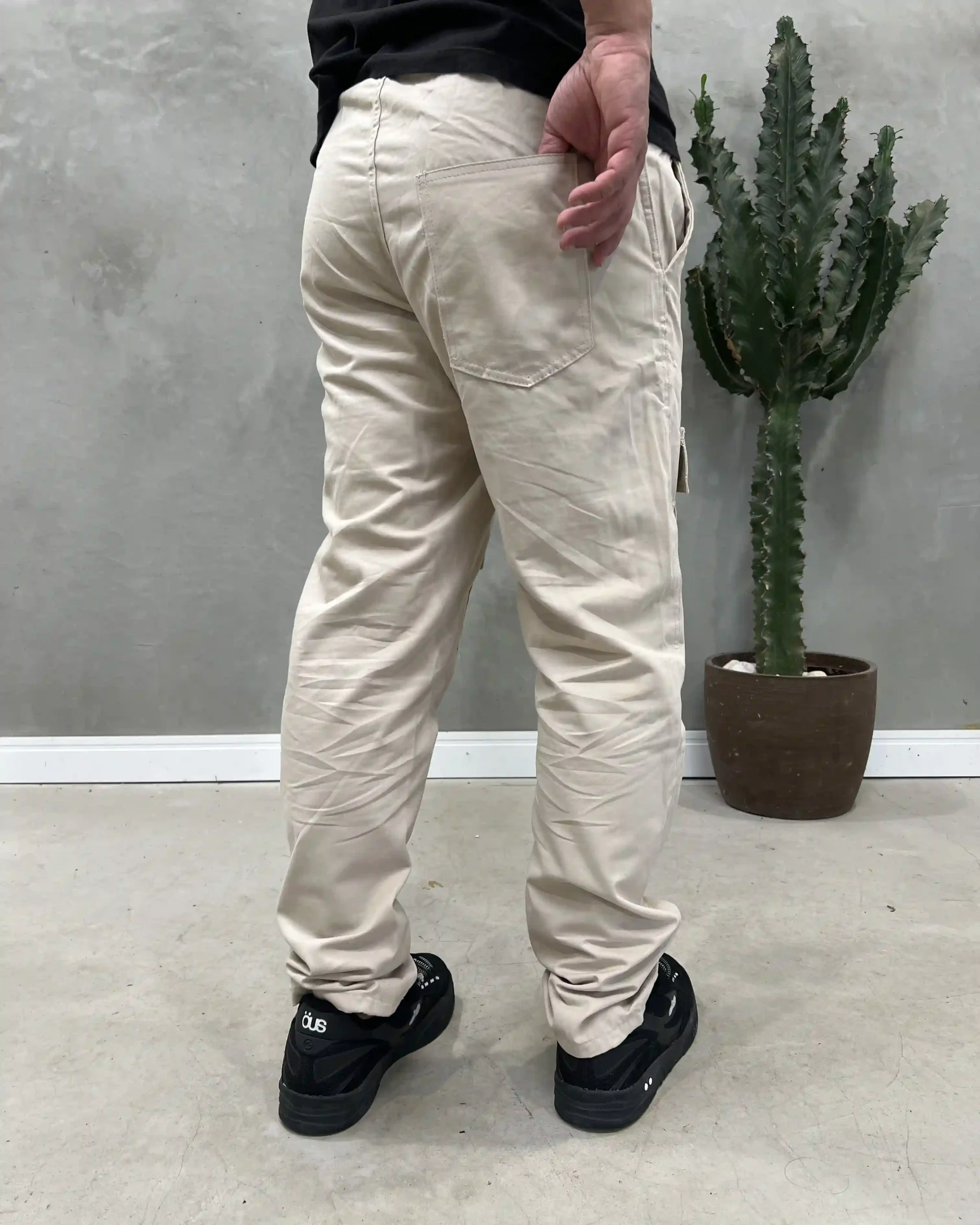 Calça Street Bolso e Fechos Frontais