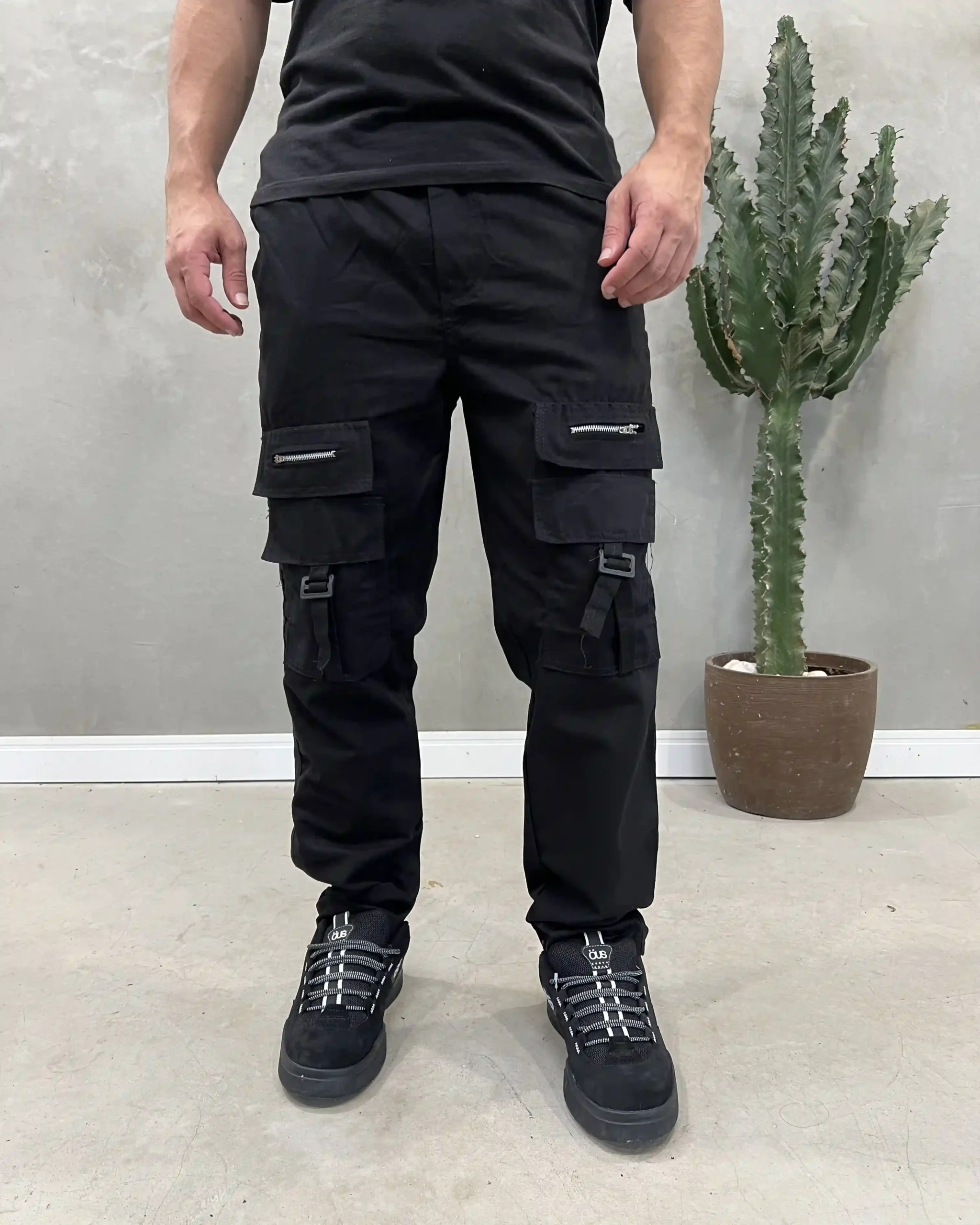 Calça Street Bolso e Fechos Frontais