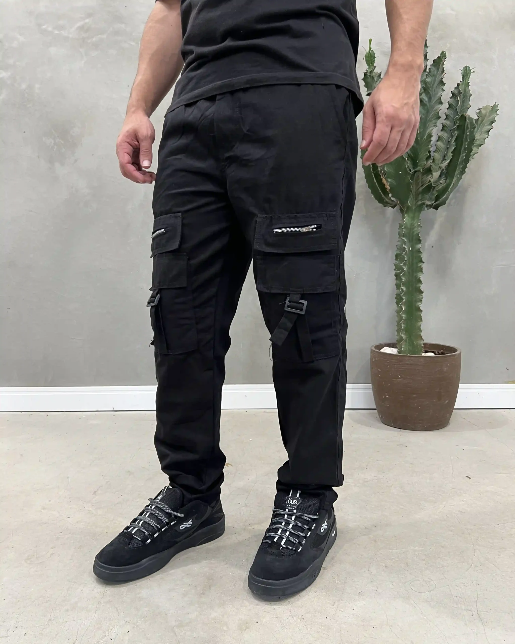 Calça Street Bolso e Fechos Frontais