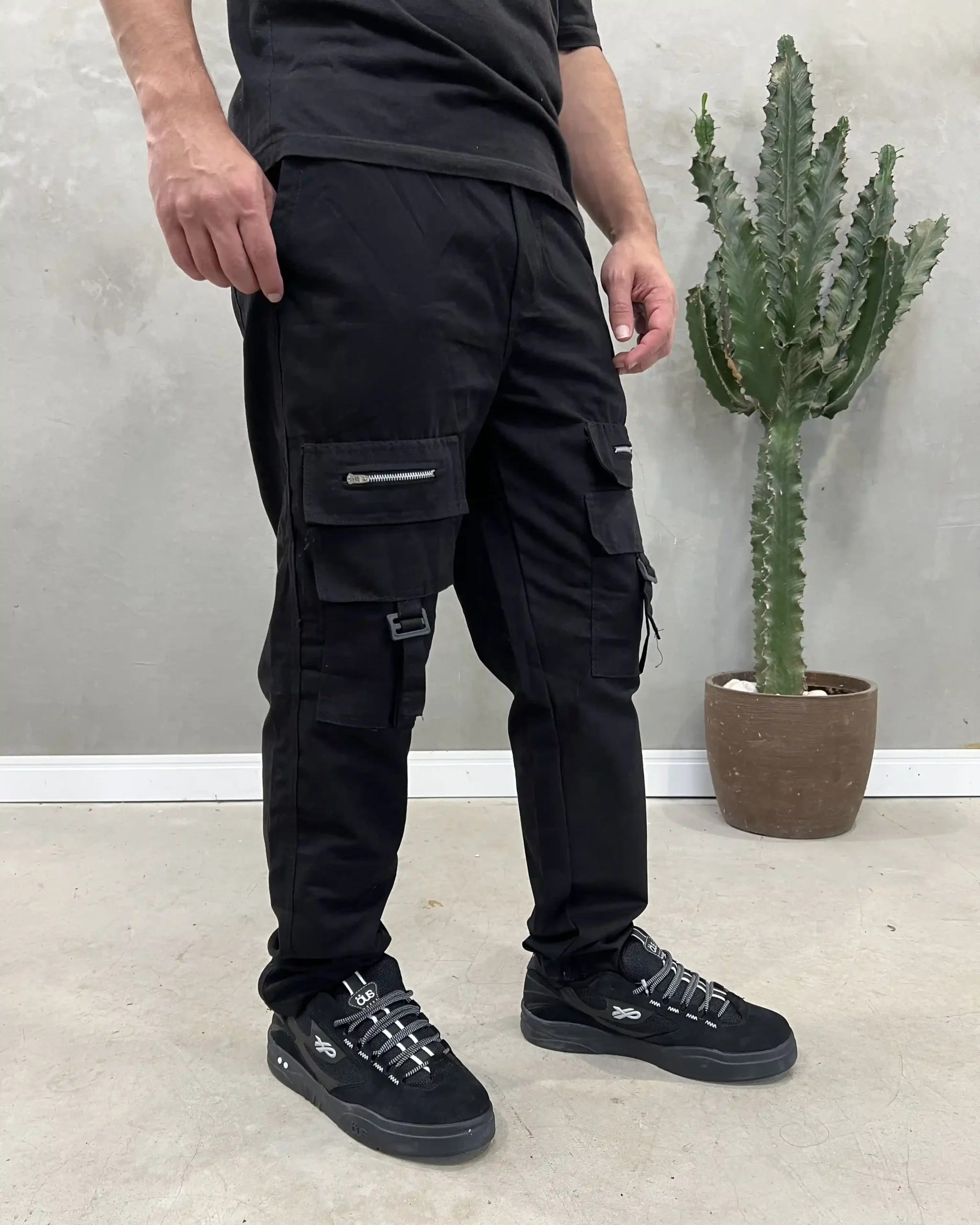 Calça Street Bolso e Fechos Frontais