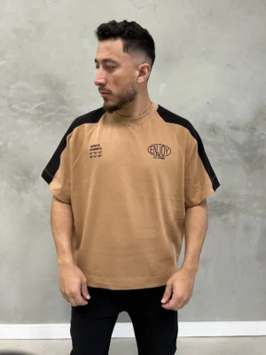 Camiseta Oversize Caramelo Manga Preta Booq
